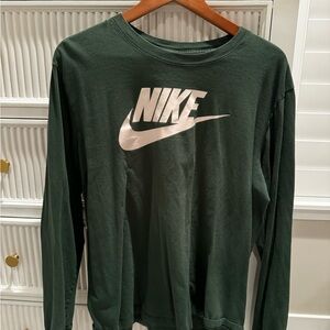 Green Longsleeve “The Nike Tee” white logo